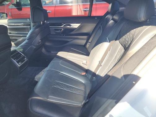 2019 BMW 750 I
