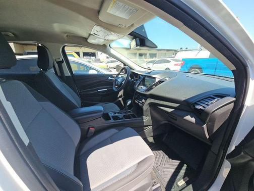 Oxford White 2019 Ford Escape SE