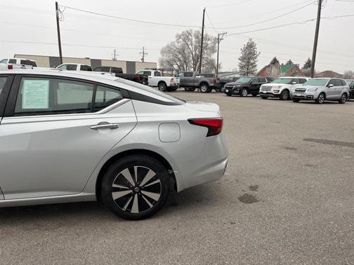 2021 Nissan Altima 2.5 SV