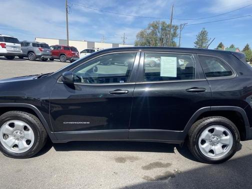 2016 Jeep Cherokee Sport