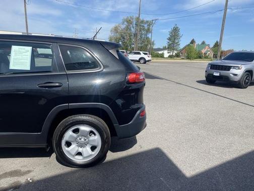 2016 Jeep Cherokee Sport