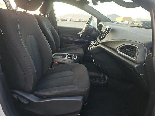 Bright White Clearcoat 2022 Chrysler Pacifica Touring