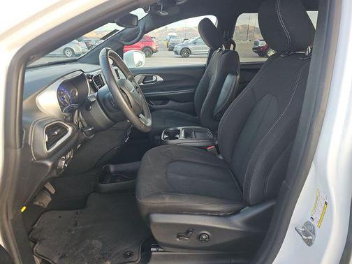 Bright White Clearcoat 2022 Chrysler Pacifica Touring
