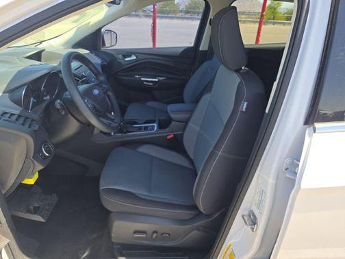 White Platinum Clearcoat Metallic 2018 Ford Escape SE