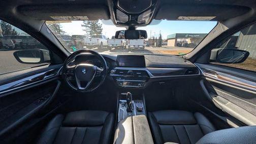 2018 BMW 530 530i