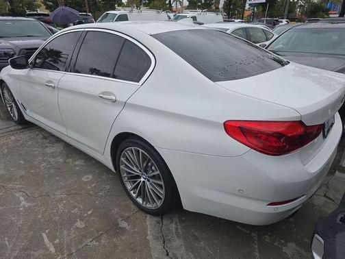 2018 BMW 530 530i