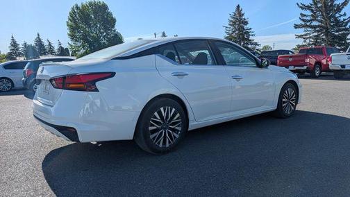 Glacier White 2025 Nissan Altima 2.5 SV