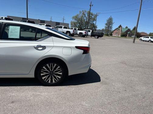 Glacier White 2025 Nissan Altima 2.5 SV