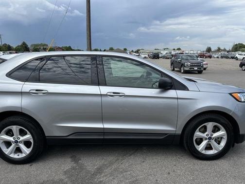 2020 Ford Edge SE