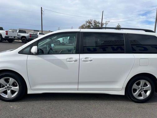 2018 Toyota Sienna LE