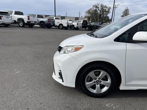 2018 Toyota Sienna LE
