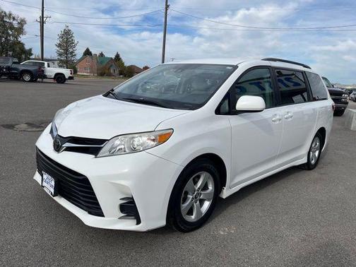 2018 Toyota Sienna LE