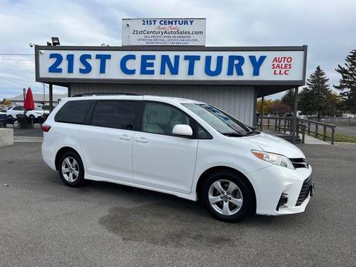 2018 Toyota Sienna LE