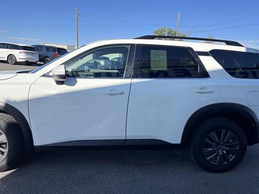 2022 Nissan Pathfinder SV 4WD