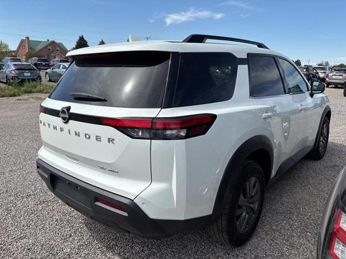 2022 Nissan Pathfinder SV 4WD