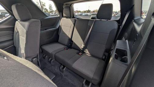 Summit White 2023 Chevrolet Traverse LT Cloth
