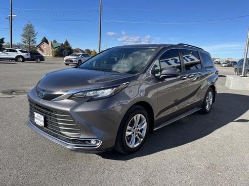 2022 Toyota Sienna XLE