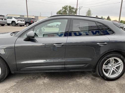 2023 Porsche Macan Base