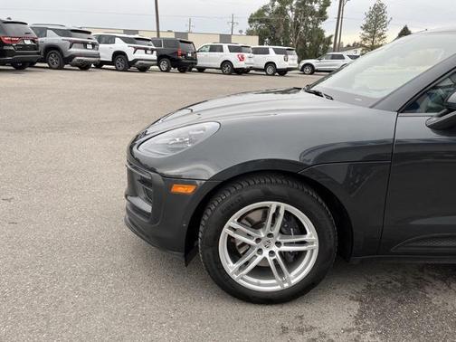 2023 Porsche Macan Base