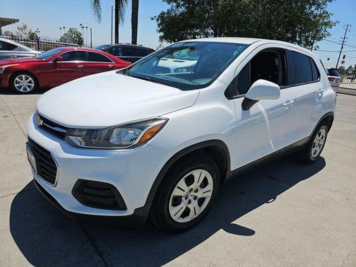 Summit White 2018 Chevrolet Trax LS
