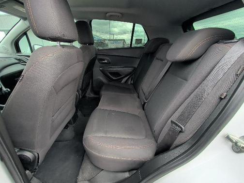 Summit White 2018 Chevrolet Trax LS