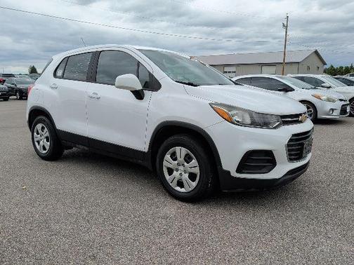Summit White 2018 Chevrolet Trax LS