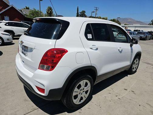 Summit White 2018 Chevrolet Trax LS
