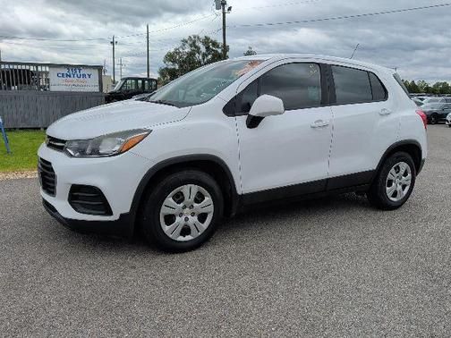Summit White 2018 Chevrolet Trax LS