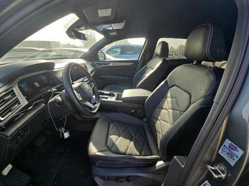 2024 Volkswagen Atlas Cross Sport 2.0T SE w/Technology 4MOTION