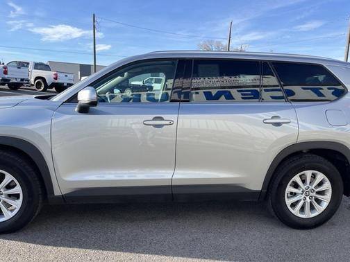 2025 Toyota Highlander LE