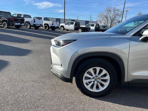 2025 Toyota Highlander LE