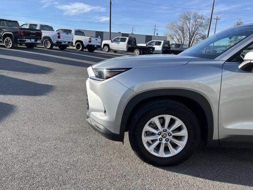 2025 Toyota Highlander LE