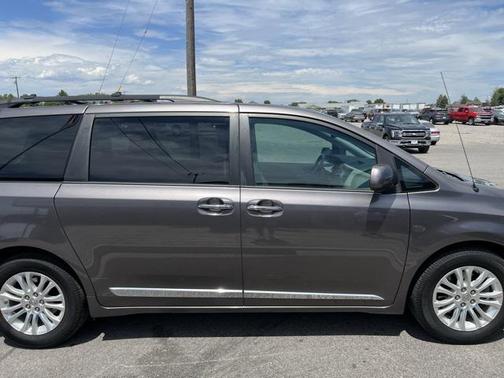 2012 Toyota Sienna XLE