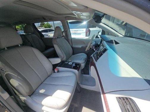 2012 Toyota Sienna XLE