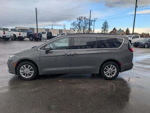 2022 Chrysler Pacifica Touring AWD