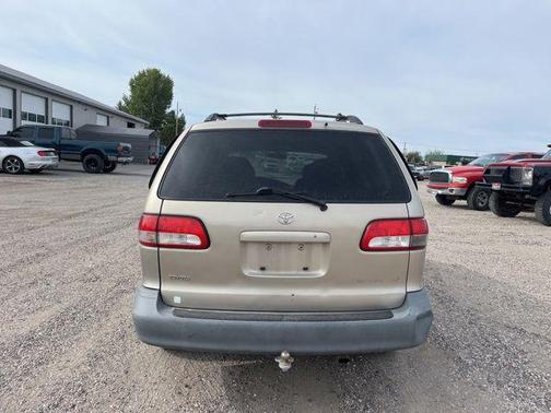 Desert Sand Mica 2001 Toyota Sienna LE