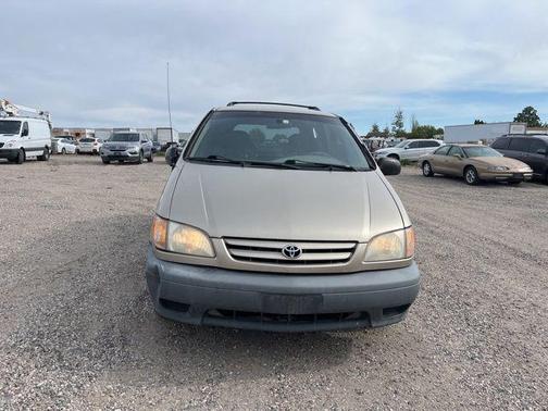 Desert Sand Mica 2001 Toyota Sienna LE