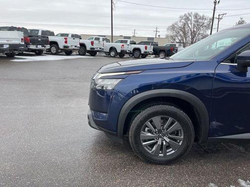 2024 Nissan Pathfinder SV 4WD