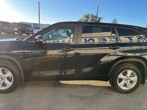 2024 Toyota Highlander LE