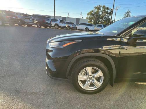 2024 Toyota Highlander LE