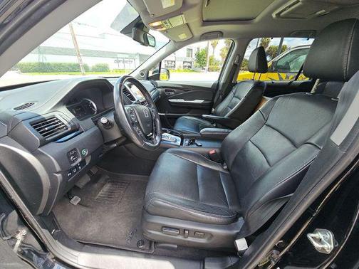 Crystal Black Pearl 2018 Honda Pilot Touring