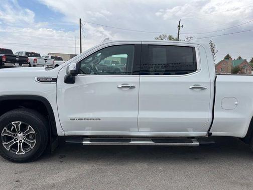 Summit White 2022 GMC Sierra 1500 SLT