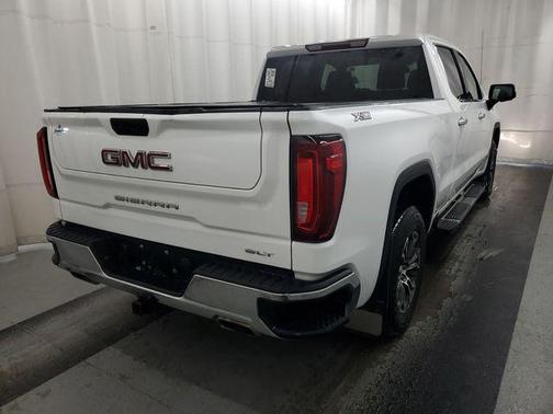 Summit White 2022 GMC Sierra 1500 SLT