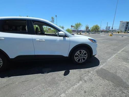 Oxford White 2022 Ford Escape SEL