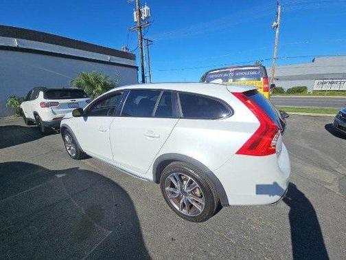 2015 Volvo V60 Cross Country T5 Platinum