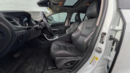 2015 Volvo V60 Cross Country T5 Platinum