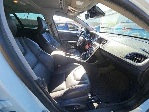 2015 Volvo V60 Cross Country T5 Platinum