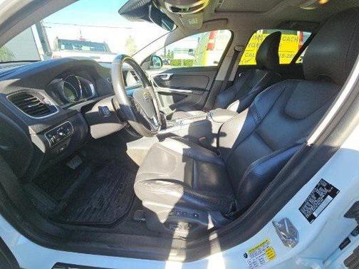 2015 Volvo V60 Cross Country T5 Platinum