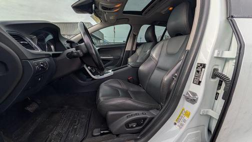 2015 Volvo V60 Cross Country T5 Platinum