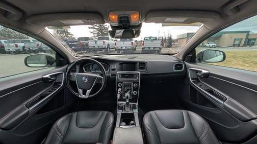 2015 Volvo V60 Cross Country T5 Platinum